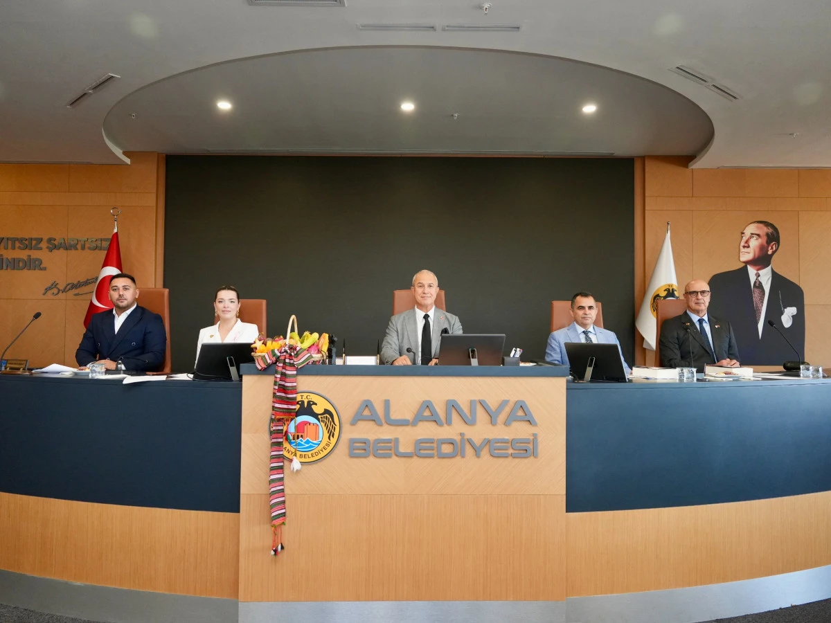     Alanya Belediye Meclisinde TOKİ Projesi İ&ccedil;in Drenaj Ve Heyelan Uyarısı