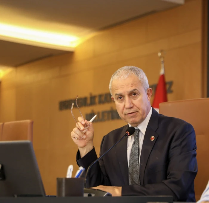 Alanya Belediyesi Haziran Meclisinde  Yoğun G&uuml;ndem: Başkan &Ouml;z&ccedil;elik&rsquo;ten  &Ouml;nemli A&ccedil;ıklamalar