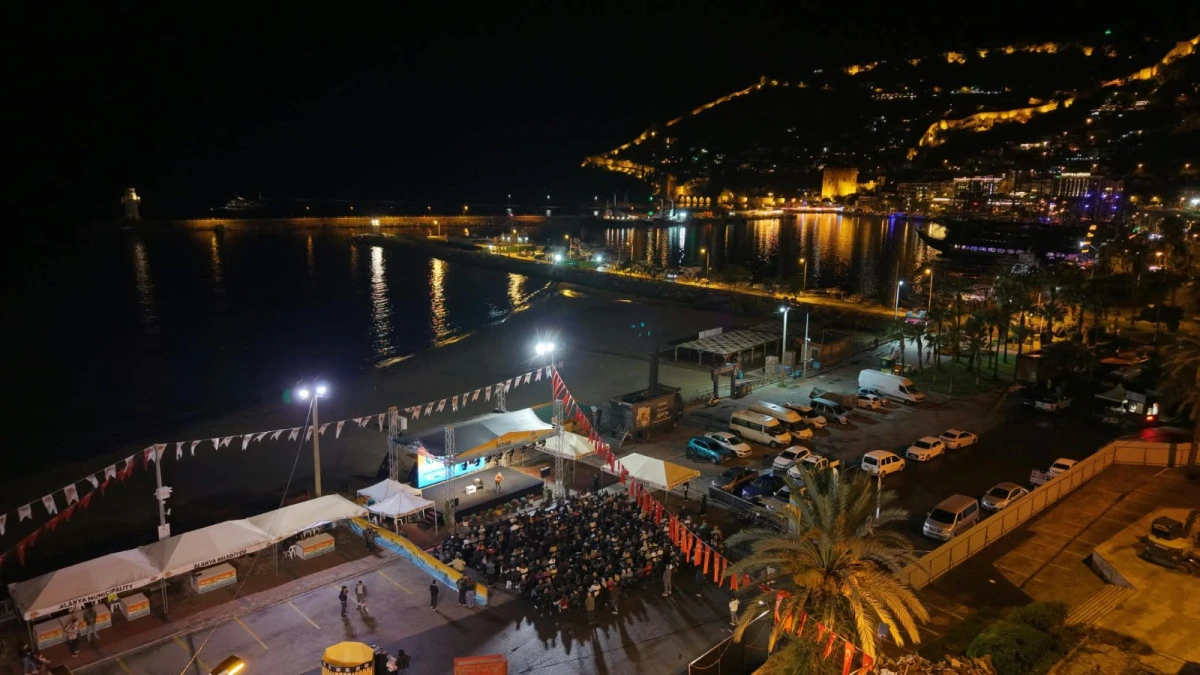 Alanya Kitap Fuarı Sona Erdi: 10 G&uuml;nde Binlerce Kitap Okurla Buluştu