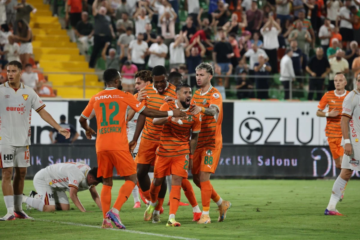 Alanya&rsquo;da B&uuml;y&uuml;k &Ccedil;ekişme! Alanyaspor G&ouml;ztepe&rsquo;ye Ge&ccedil;it Vermedi