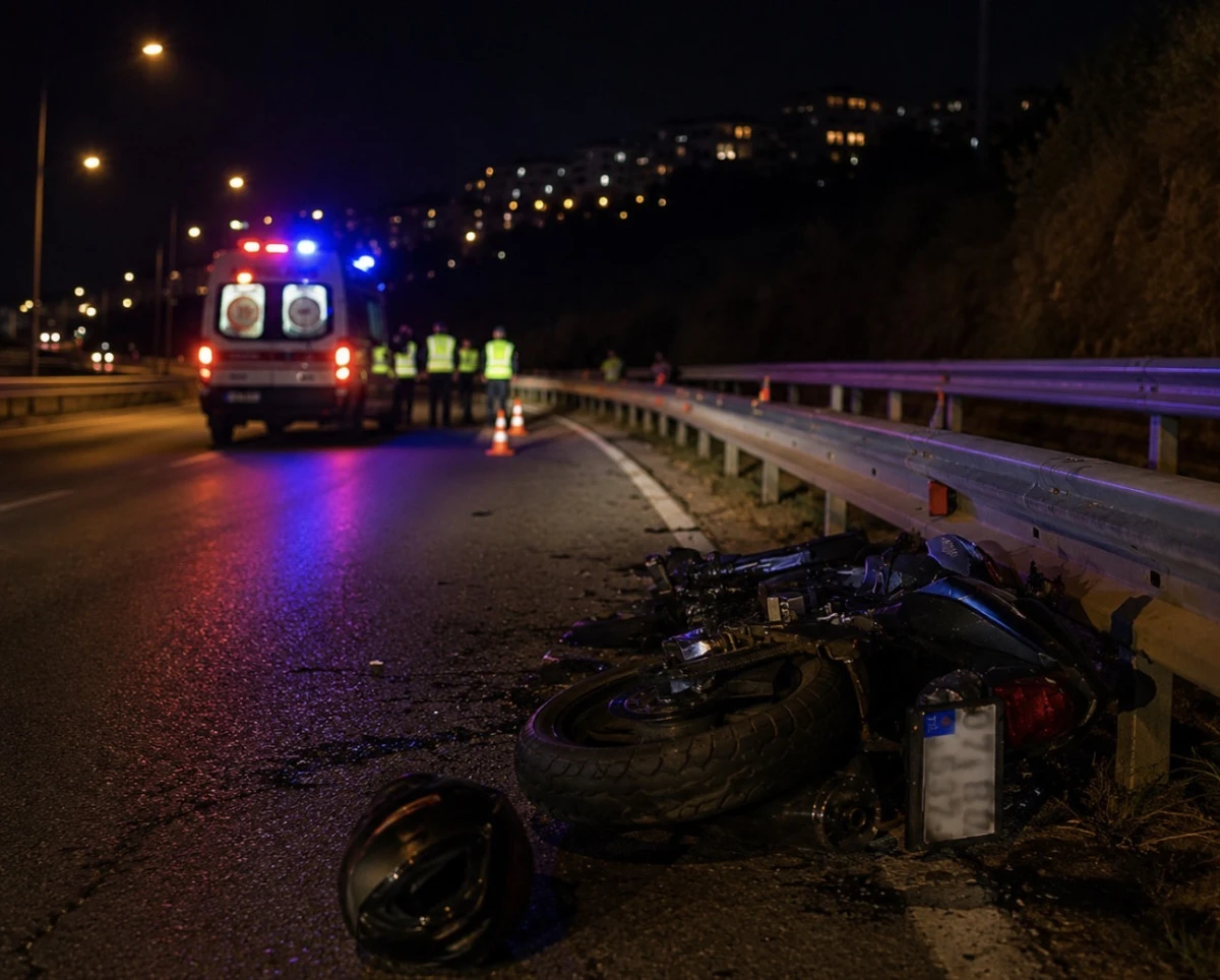 Alanya&rsquo;da Feci Kaza : Bariyere &Ccedil;arpan Motosiklet S&uuml;r&uuml;c&uuml;s&uuml; Hayatını Kaybetti