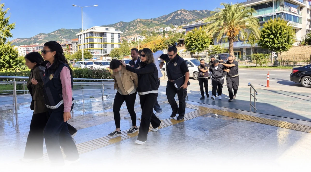Alanya&rsquo;da Silah Zoruyla Ka&ccedil;ırma İddiası:  15 Milyon Avroluk Senet İmzalattılar