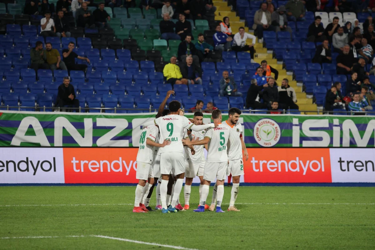     Alanyaspor Rize&rsquo;den 3 Puanla D&ouml;nd&uuml;