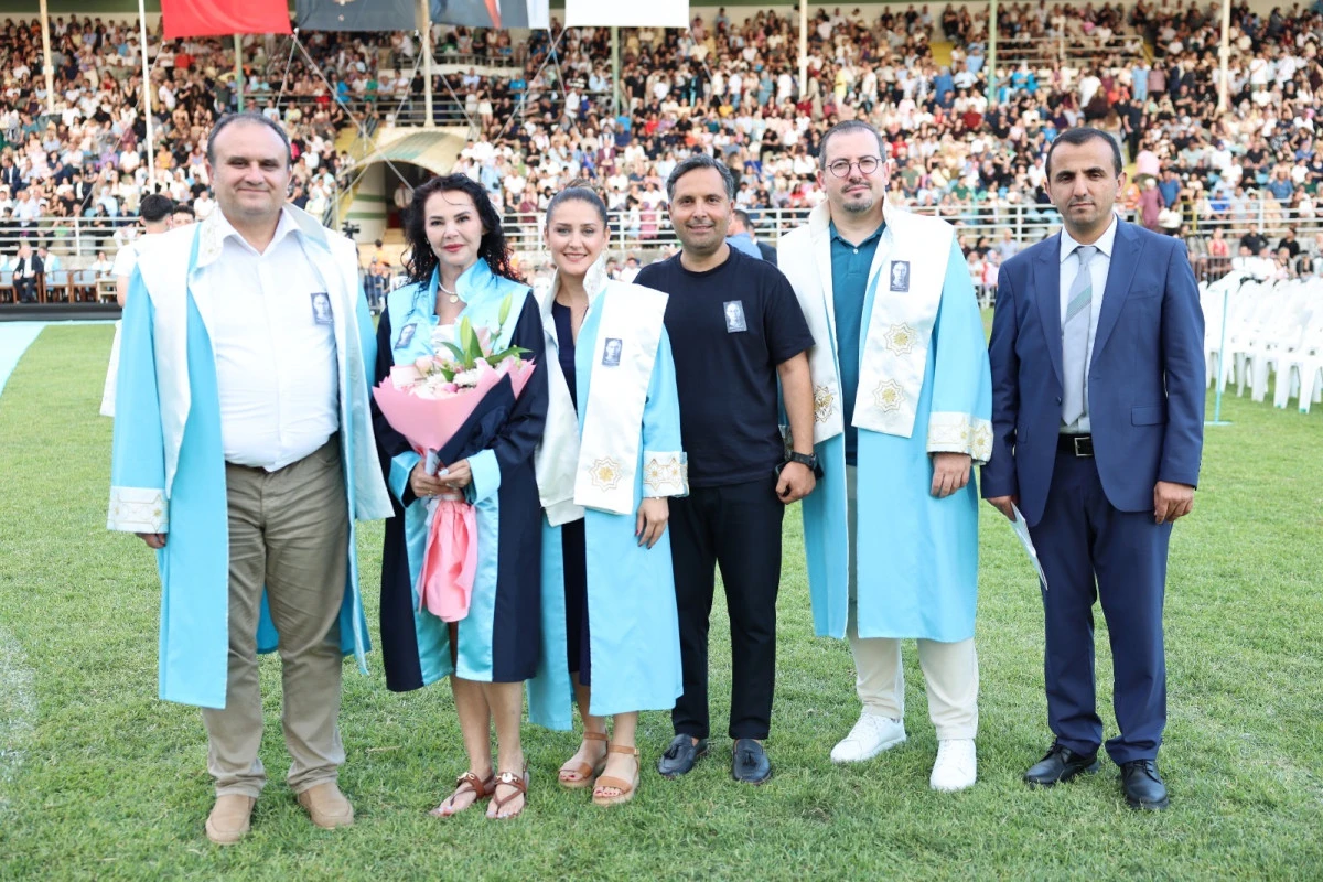 ALK&Uuml;&rsquo;de unutulmaz g&uuml;n: Kızının Kanseri Yendiği G&uuml;n Dereceyle Mezun Oldu