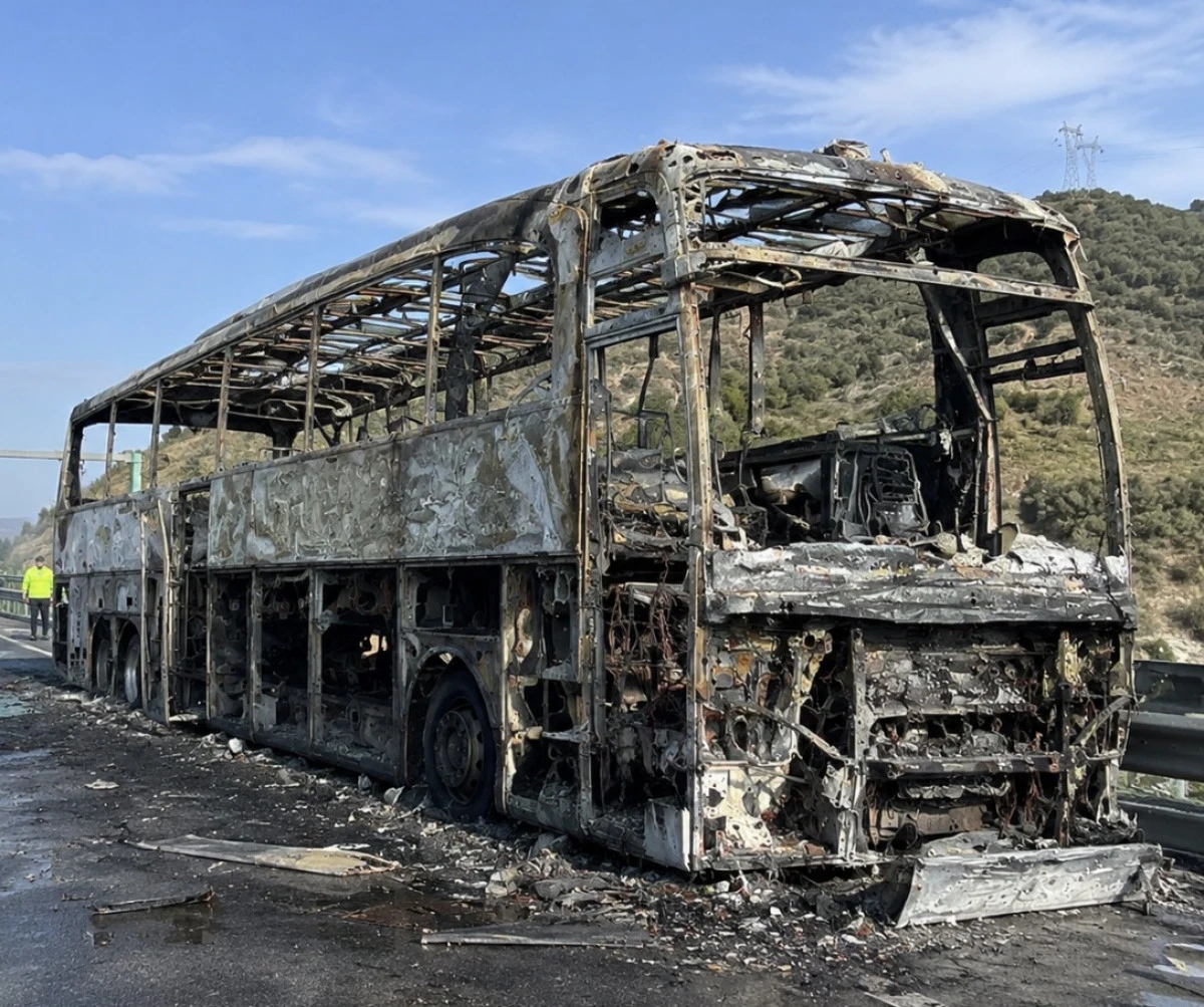 Denizli&rsquo;deki Otob&uuml;s Faciası Alanya&rsquo;yı Yasa Boğdu: Yeni Evli &Ccedil;iftin Hayali Yarım Kaldı