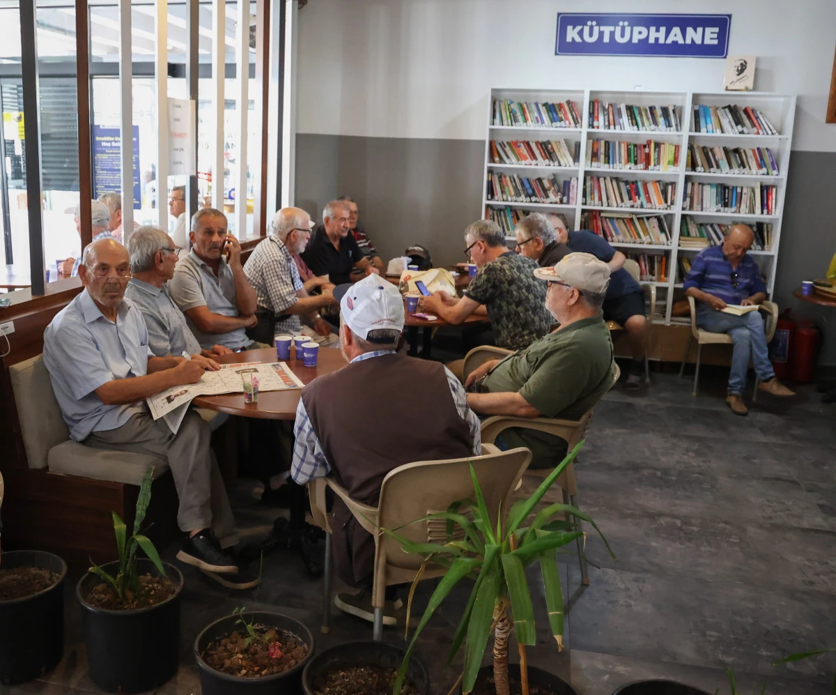Emeklilerin Buluşma Noktası &ldquo;Emekli Kahveleri&rdquo;  Yoğun İlgi G&ouml;r&uuml;yor