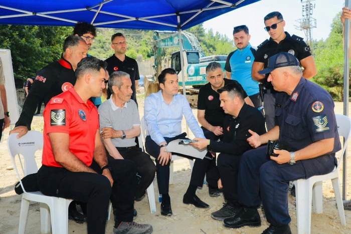 Kaymakam &Ouml;zt&uuml;rk, Kayıp Gen&ccedil; İ&ccedil;in Y&uuml;r&uuml;t&uuml;len  Arama &Ccedil;alışmalarını İnceledi