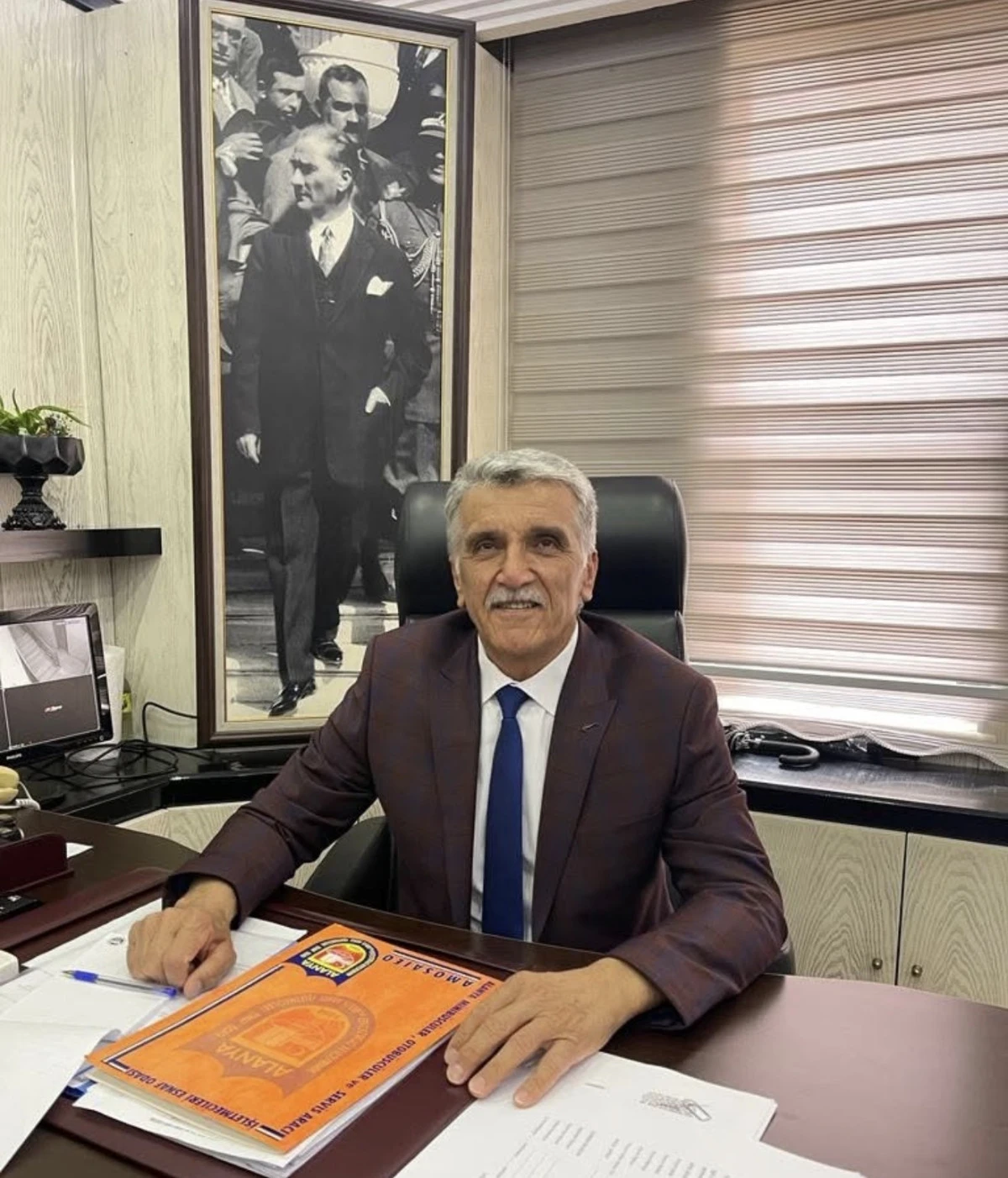  Paşa &Ouml;zkan Duyurdu: Servis Ara&ccedil;larında Yaş Sınırı 1 Yıl Daha Uzatıldı, S&uuml;re 2027&rsquo;ye &Ccedil;ekildi