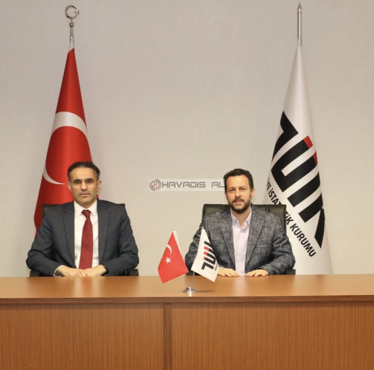 T&Uuml;İK&rsquo;te Devir Teslim T&ouml;reni Yapıldı  Kurum Başkanlığı g&ouml;revine Mehmet Arabacı getirildi, &Ccedil;etinkaya g&ouml;revi devretti
